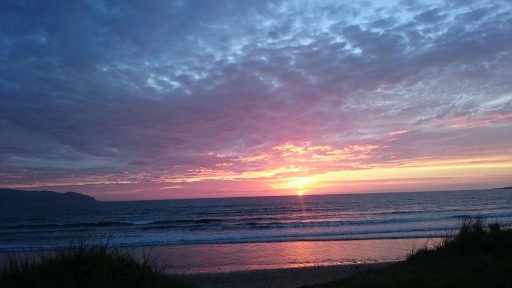 aunty_ro_ro's tweet photo. @barrabest beautiful sunset Brandon Bay Co Kerry tonight https://t.co/RvD3pJUCpk