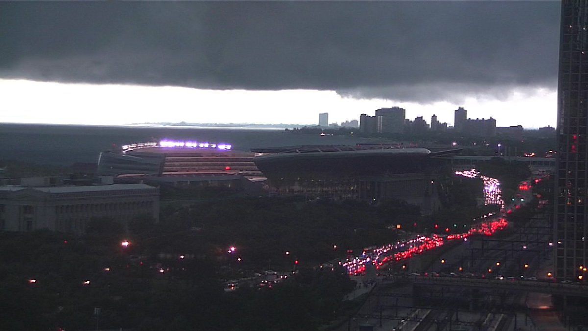ABC7Chicago's tweet image. Coldplay fans at Soldier Field in Chicago told to take shelter due to severe weather: abc7.ws/2a1p0Sx