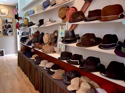 BLACKlife585's tweet photo. Headz up hats has one of the most authentic varieties of hats in Rochester,  NY. And it is black owned!  #ROC https://t.co/34GxUy7O6g