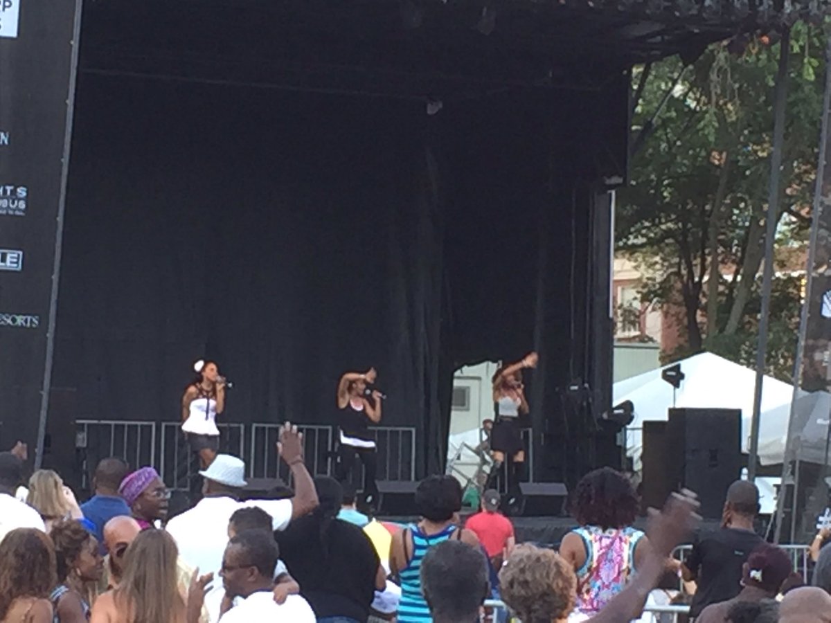 jayessun's tweet photo. @EnVogueMusic killing it in New Haven https://t.co/w9dgzu0tE2