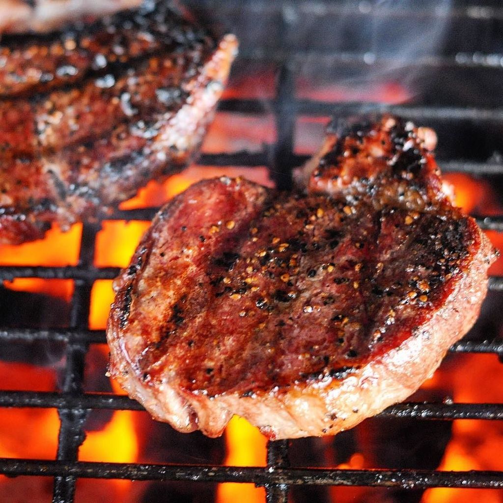 girlscangrill's tweet photo. Found these filet mignons in the discount freezer. They're a little thin, but still #beeftastic #girlscangrill https://t.co/DXPiG7JoQp