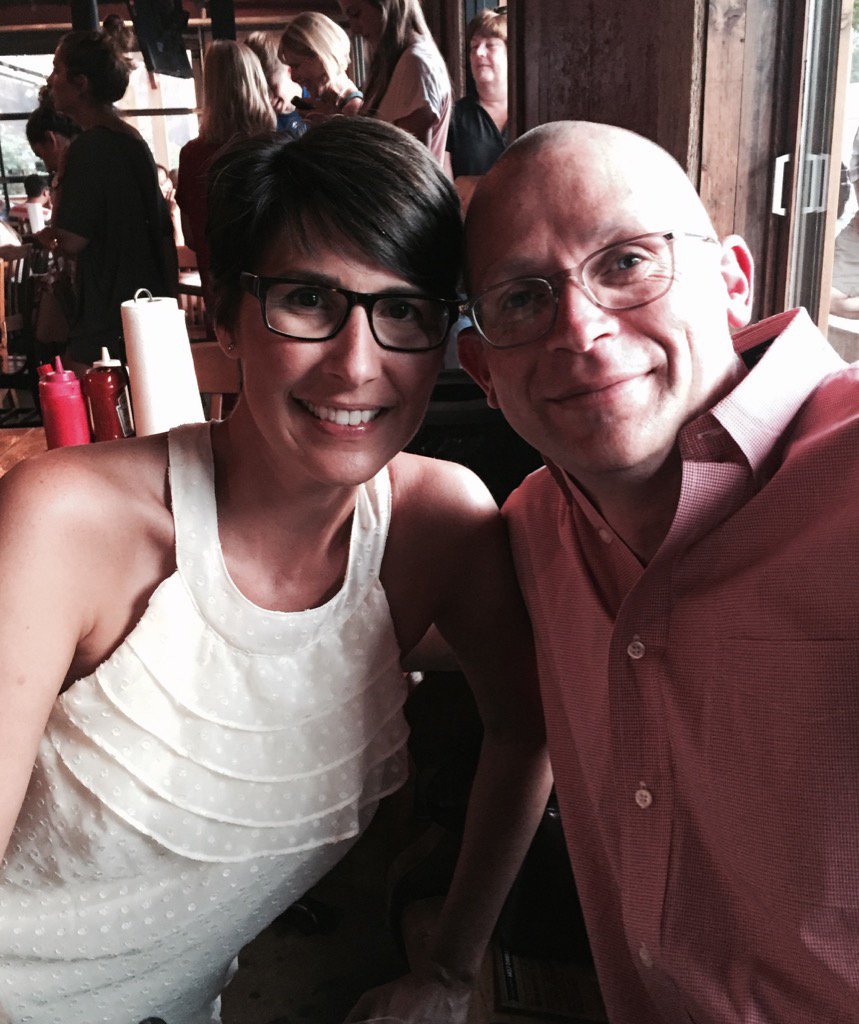 CookInJeans's tweet image. Dinner at Edley's and headed to the Ryman. Date night can come several times a week when you have teens. Woot!