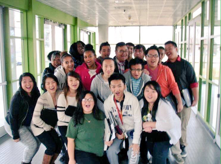 officialkatvwj's tweet image. My Harding Chambers Squad! Btw we're all harmonizing hence the "Ah" 😂😂😂 ❤️💛 #tb #Hardingfamily #Choir