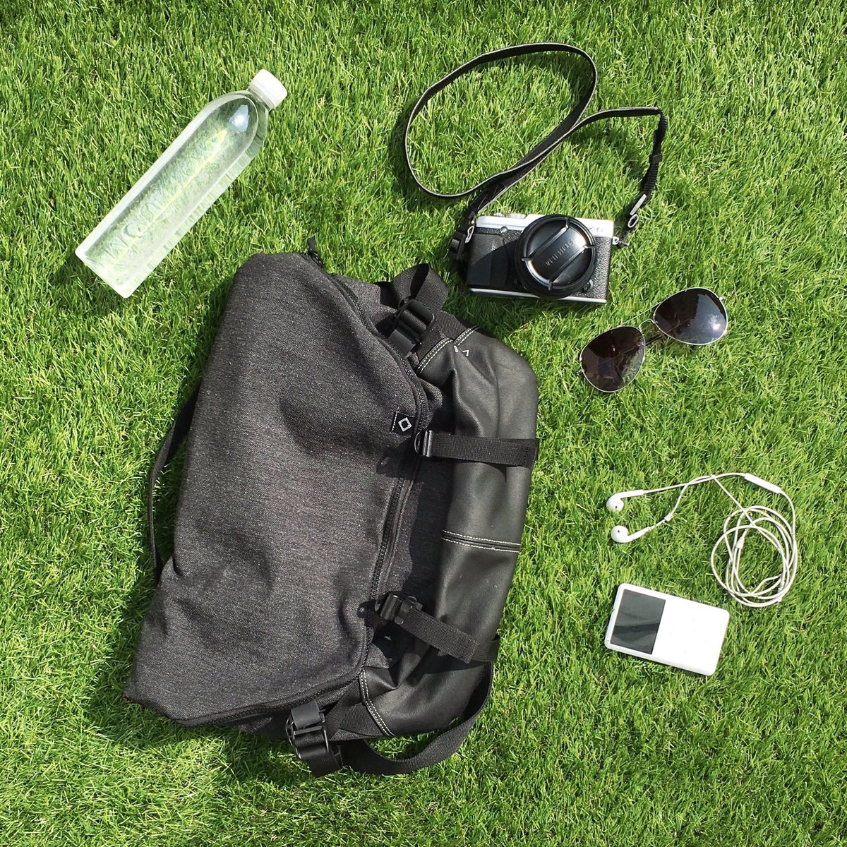 jonathanend's tweet photo. Sunday essentials in my #BLCbrand bag. Let's stroll around to take pictures and catch Pokemons! 😆 #urbaniconstyle https://t.co/5fB5g3g5SV
