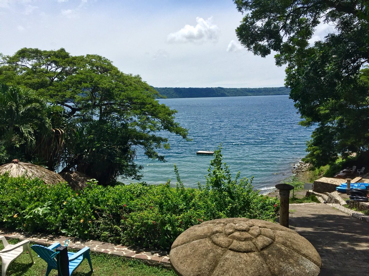 CHSBRmissions's tweet photo. Saturday was tourist day that started at Laguna de Apoyo w/ @PadreHooch doing safety check on hammock. #BearsInNica https://t.co/i8V2a1wIio