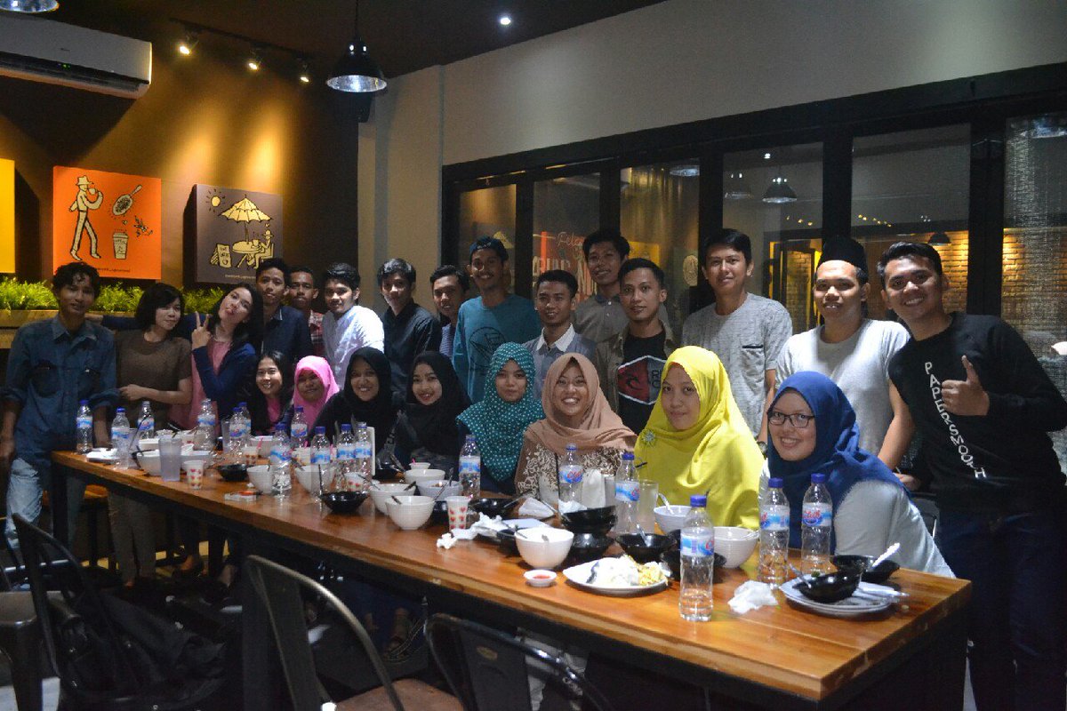 Nuriind's tweet photo. Meet up Sd Inpres Paccerakkang kelas A 😝😍😍🎉 https://t.co/W6cffvNVX1