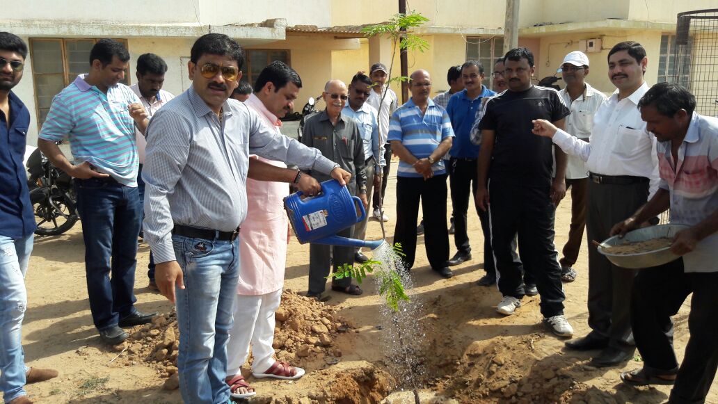 SBJadejaBJP's tweet image. શહેરના રમણીય મેદાન વ્યાયામશાળા મધ્યે રમતપ્રેમીઓ &amp;amp; કાર્યકરો સાથે વુક્ષારોપણ કરવામા આવ્યું.
#SelfieWithATree @AmitShah