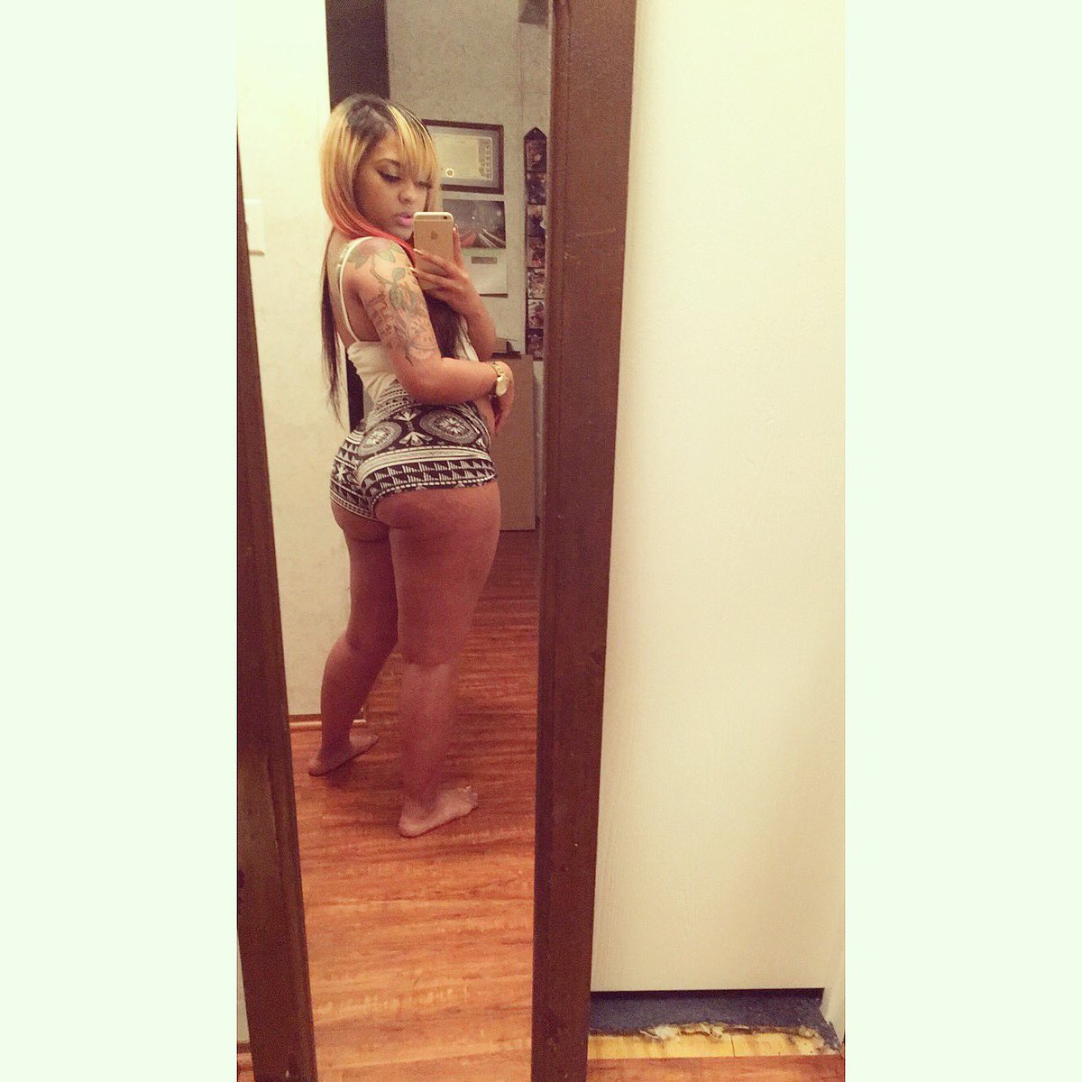 mixedgoddesss's tweet photo. She got a body of a goddess 👑 with a face to match 😼💦 #Snapchat #Mixedgoddess1 https://t.co/NVQ9R52yzq