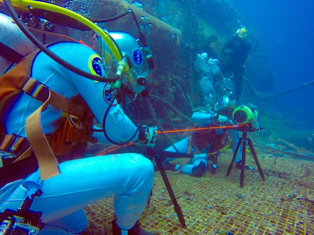 ESAstro_trainer's tweet photo. Underwater pics that I took @ReefBase of @astro_reid and @Explornaut with @EmbryRiddle Optical Comms @NASA_NEEMO 21 https://t.co/zG5li1ZB9Q