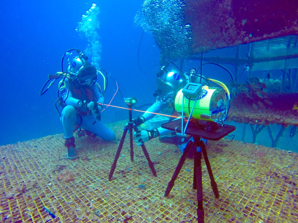 ESAstro_trainer's tweet photo. Underwater pics that I took @ReefBase of @astro_reid and @Explornaut with @EmbryRiddle Optical Comms @NASA_NEEMO 21 https://t.co/zG5li1ZB9Q