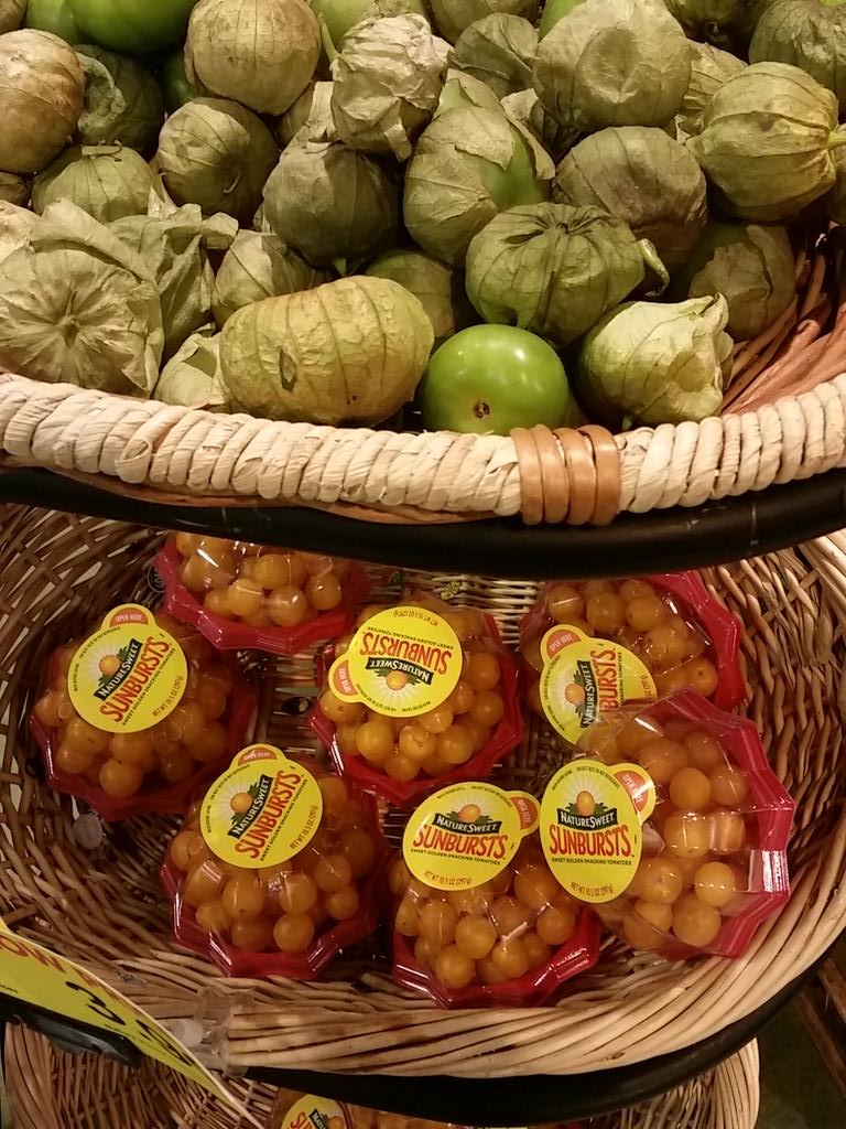 Laserchuck's tweet photo. @GordonRamsay inspired &amp; want to cook, go to store for fresh tomatoes but only have tomatillos &amp; golden snackers!? https://t.co/0JCPO8MnPj