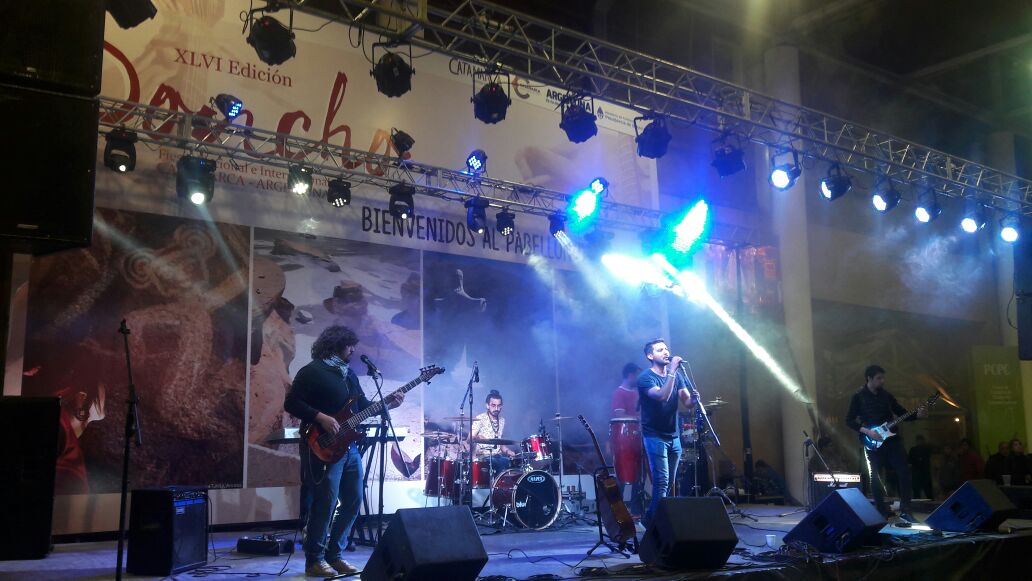 VisitCatamarca's tweet photo. #Poncho2016 en el #PabellonDeTurismo suena #CalibreRock para todos los presentes #ElegiCatamarca #TurismoCatamarca https://t.co/0YVILDEAWb