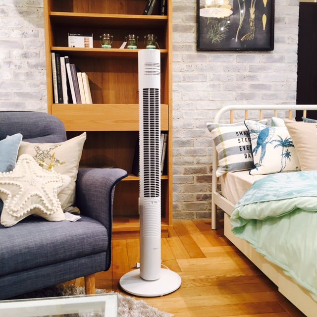 DCモーターを搭載しているスリムタワーファン。運転音が静かで、優しい