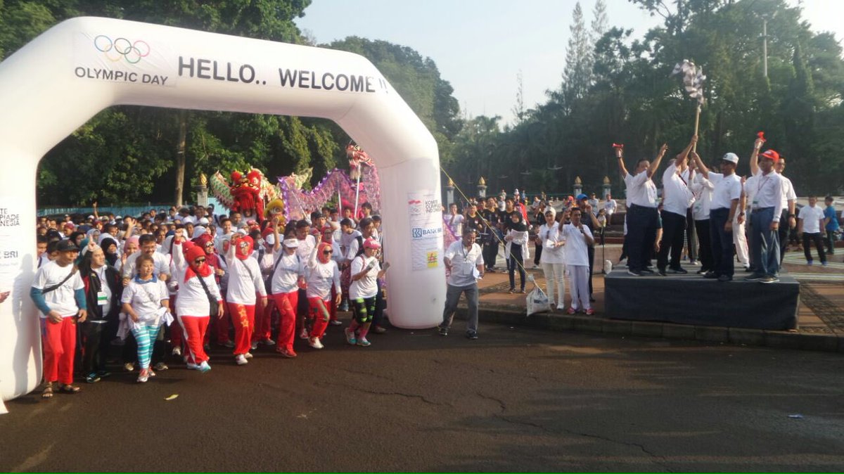 KEMENPORA_RI's tweet photo. Peserta Fun Run memeriahkan Olympic Games siap untuk melakukan start. https://t.co/l0WPuMJCUP