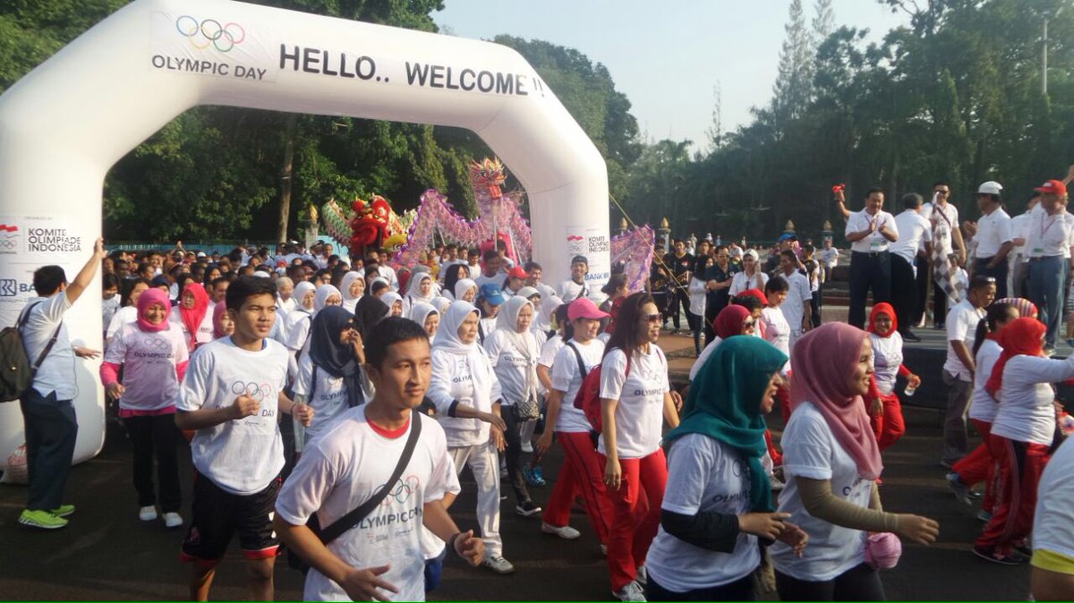KEMENPORA_RI's tweet photo. Peserta Fun Run memeriahkan Olympic Games siap untuk melakukan start. https://t.co/l0WPuMJCUP