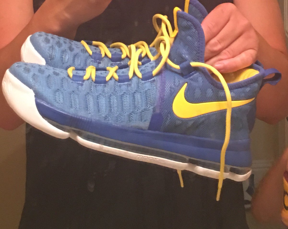 iMerc's tweet photo. @KDTrey5 Kicks are so comfortable!  @warriors https://t.co/CUflOxrTc4