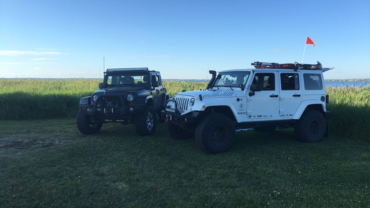 samanthadimock's tweet photo. At #AlbertaBeach with #JeepAlberta and @DSJeeps and our JK's @ndimock  @paulebennett @shantaraoconnor #jeep https://t.co/0mDFAuReF5