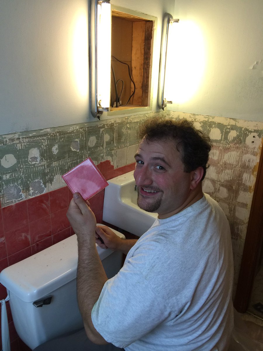lizandnatekosc's tweet photo. #itisgettingthere #beforephotos #1954calledandwantstheirbathroombackliterally @ChefNateK https://t.co/ClCqkGqaV1