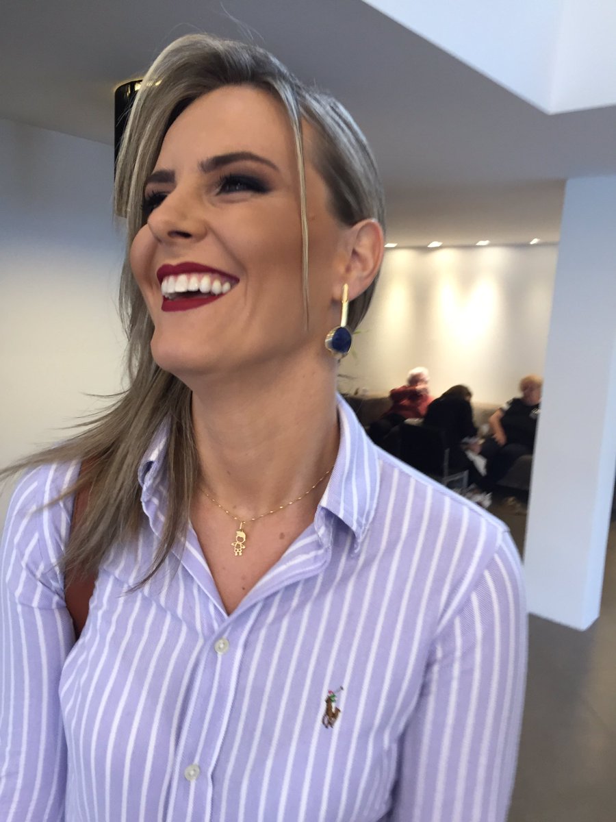 cicerocutting's tweet photo. #makeup by Alê #cicerocutting https://t.co/T0ZmnXSiGb