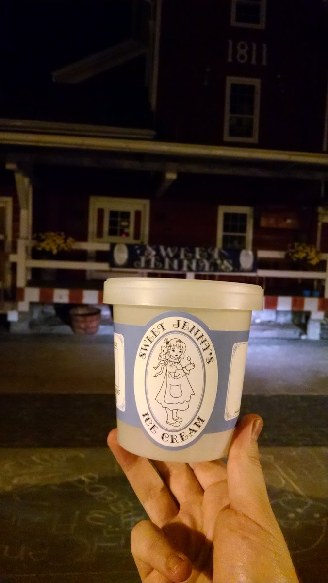 _SweetJennys's tweet image. Playing late-night Pint-e-mon Go! Gotta catchem'all! #PokemonGO #Pokevision #PokemonGoBuffalo @PokemonGoApp @Pokemon