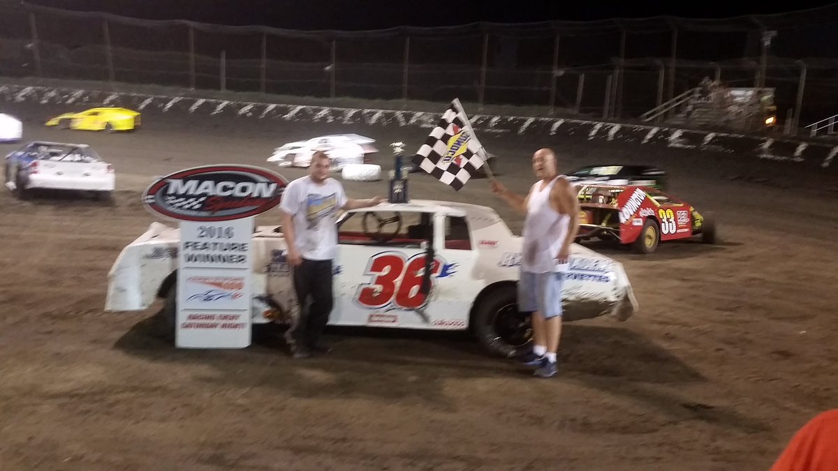 pe_davis1's tweet photo. Nick Justice scores another @maconspeedway UMP Street Stock feature win https://t.co/d6hODqSjBS