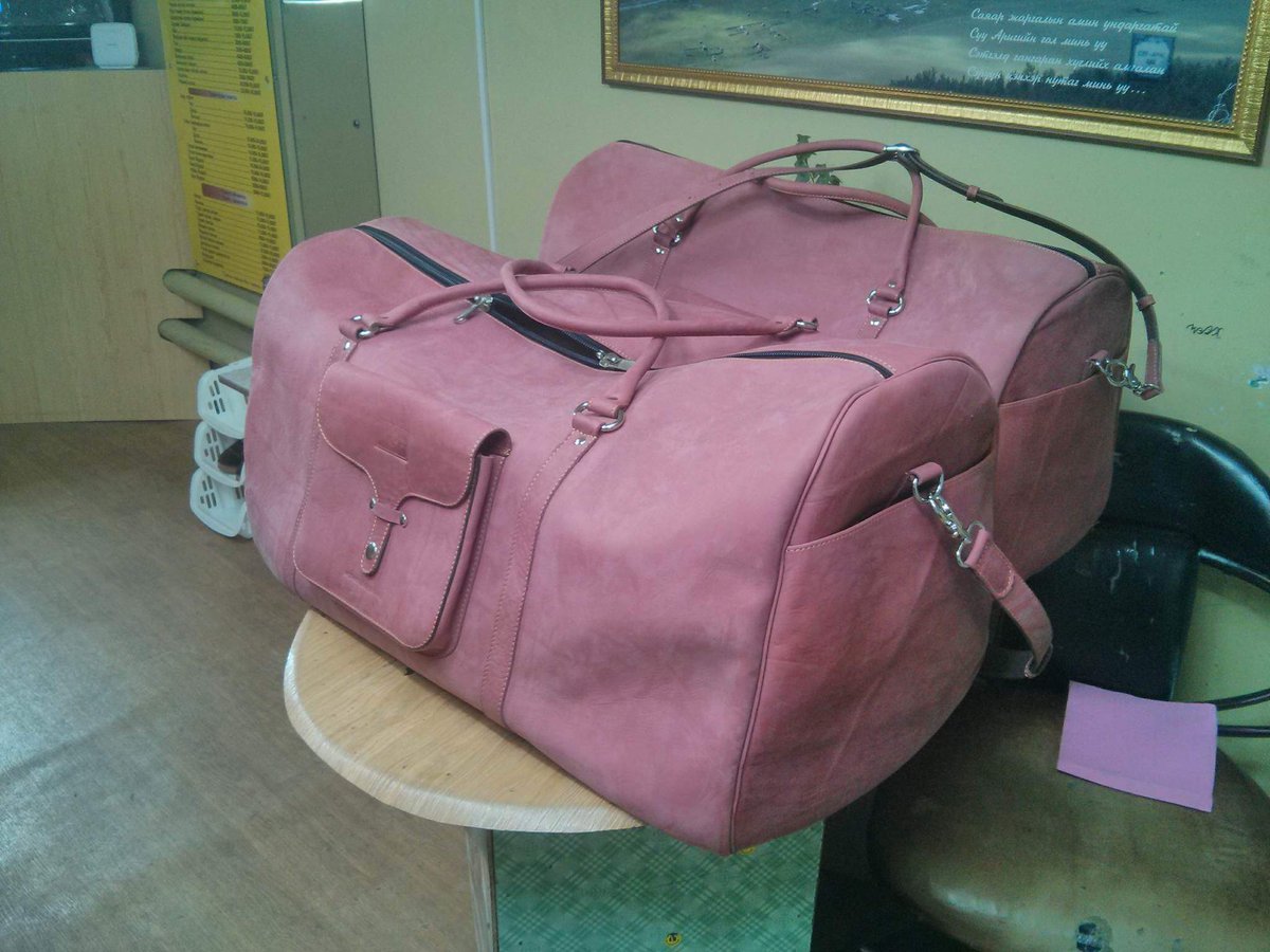 Аяны цүнхээ захиалаарай манайхаан. Урт нь 1 метр хүртэл. Бүх өнгө, загвараар энгийн, спорт цүнх хийнэ. 95599509 шүү.