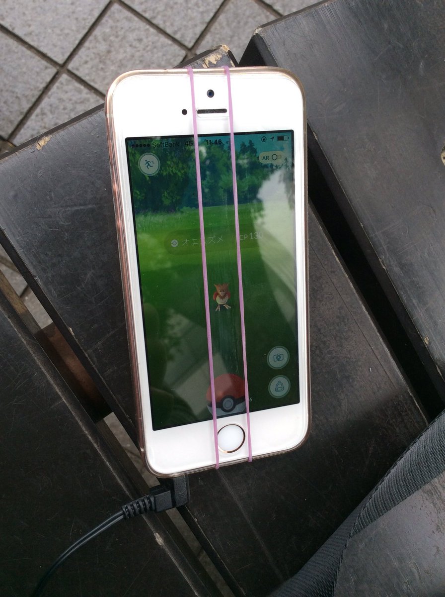 モンスターボールを正確に投げるためのスマホケースが登場 輪ゴム2本で代替可能 ポケモンgo Togetter