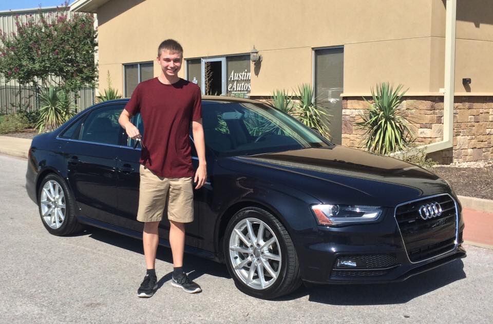 8lue7ulip's tweet photo. Had a good experience at #AustineAutos. This is a happy boy! https://t.co/17oFXWjXxE