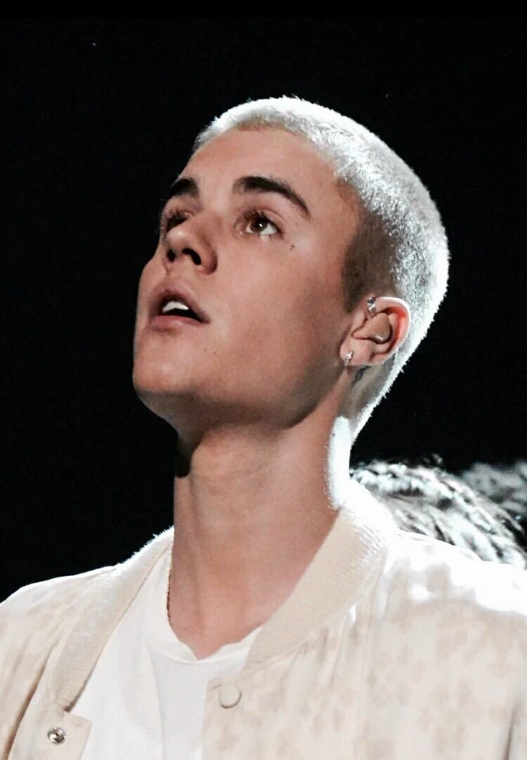 Biia_vieiraa's tweet image. Quase dois dias de lançamento de #ColdWater e eu ainda não superei..TROPA BELIEBERS #MTVHottest Justin Bieber