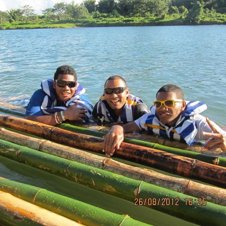 el_Fijiano's tweet photo. Throwback to 2012 😊 Bamboo rafting 🚤🚤 #fijianstyle https://t.co/urAdD9e3fi