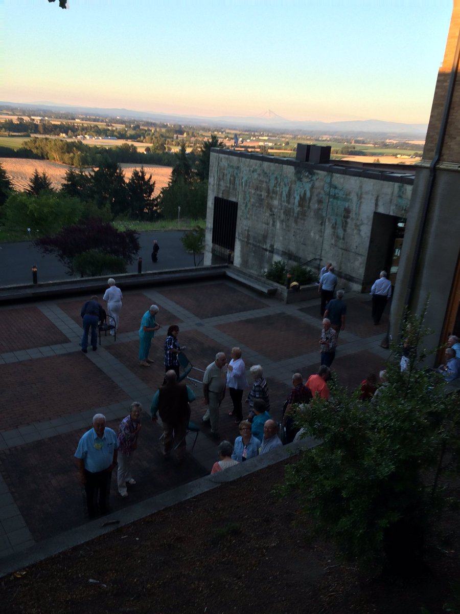 BonAppetitAbbey's tweet photo. Welcome class of 1961! https://t.co/6ueKlWhyUS