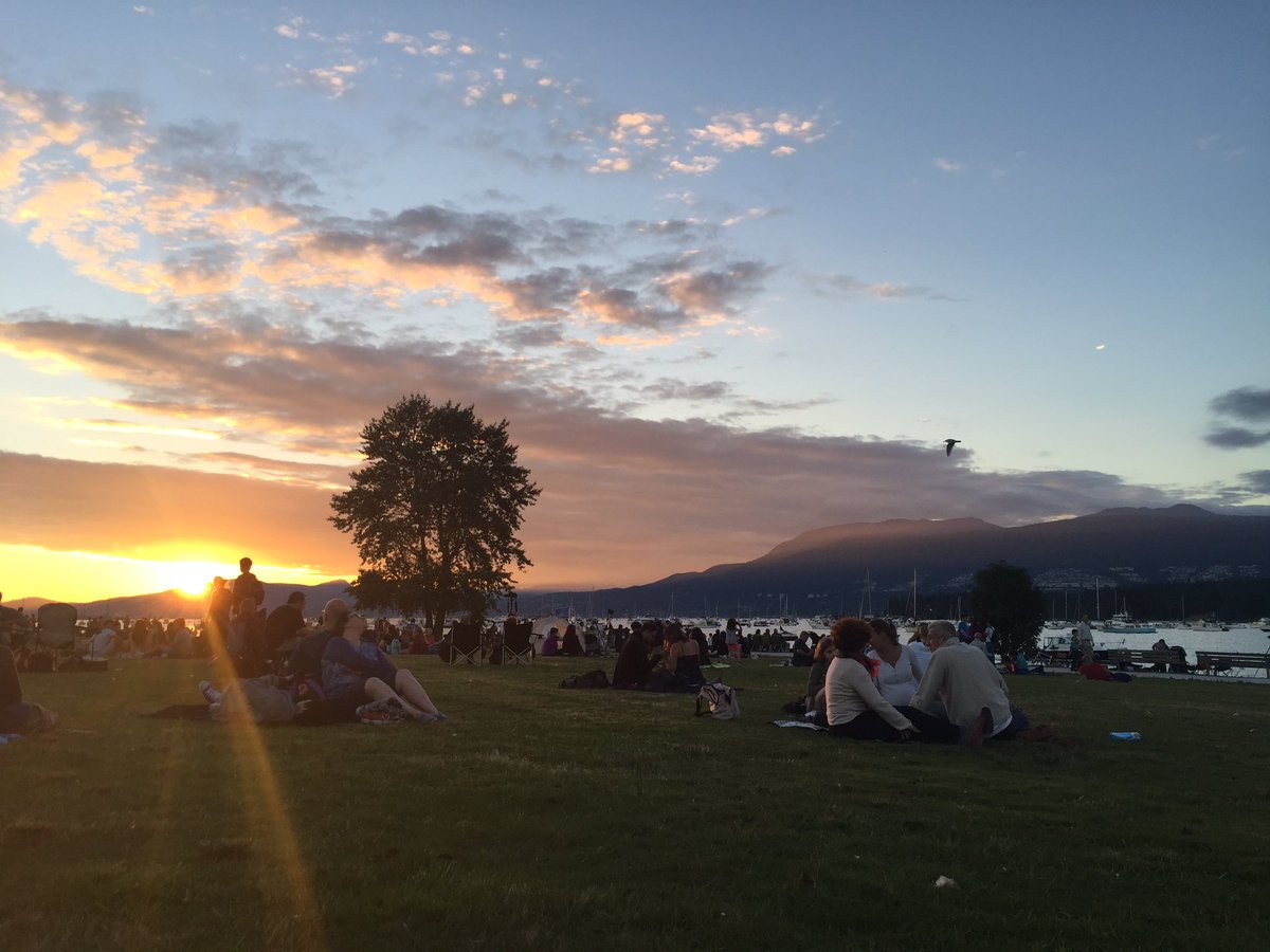Nature is a great opening act for the first night of <a href="/CelebOfLight/">Celebration of Light</a> #vancouver #celeboflight