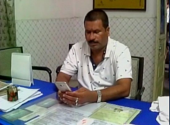 GaonConnection's tweet photo. #gcupdate नाबालिग से छेड़खानी के आरोप में BJP के MLC टुन्ना पांडे गिरफ्तार https://t.co/AOXRVQrJ91