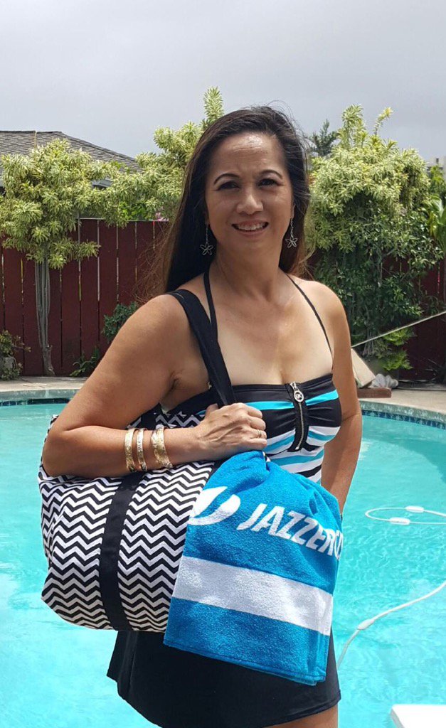 mjjazz's tweet photo. Mona sporting her Summer towel!! Tropical storm can't stop her! #hawaii @jazzerciseinc @ShannaNelson https://t.co/s1whVfV5Ec