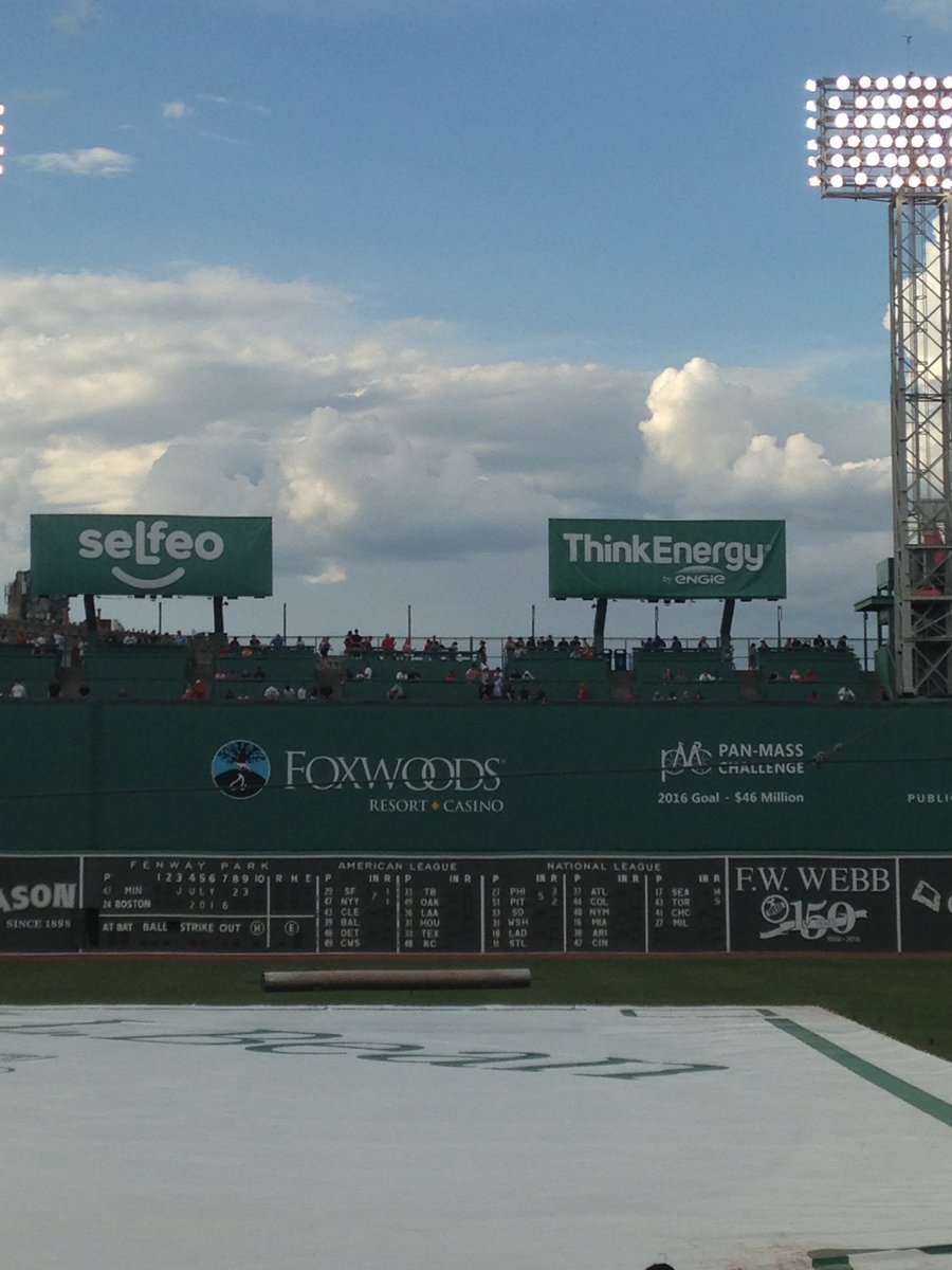 peachy5212's tweet photo. Had great time watching @RedSox last two nights, only thing missing was a win #MyFenway https://t.co/ucrQyjrCo7
