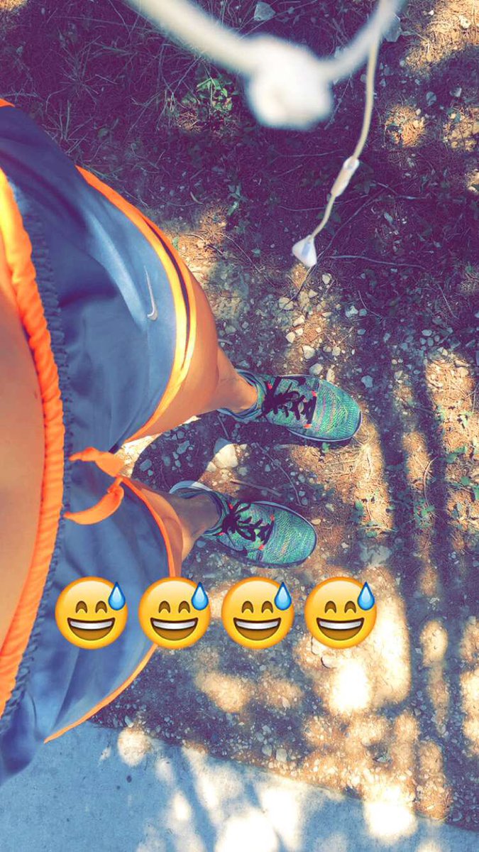 tarasparks's tweet photo. ππΌ+ππΌ = πͺππΌ #snapchatsaturdays https://t.co/367KSsQ7bv