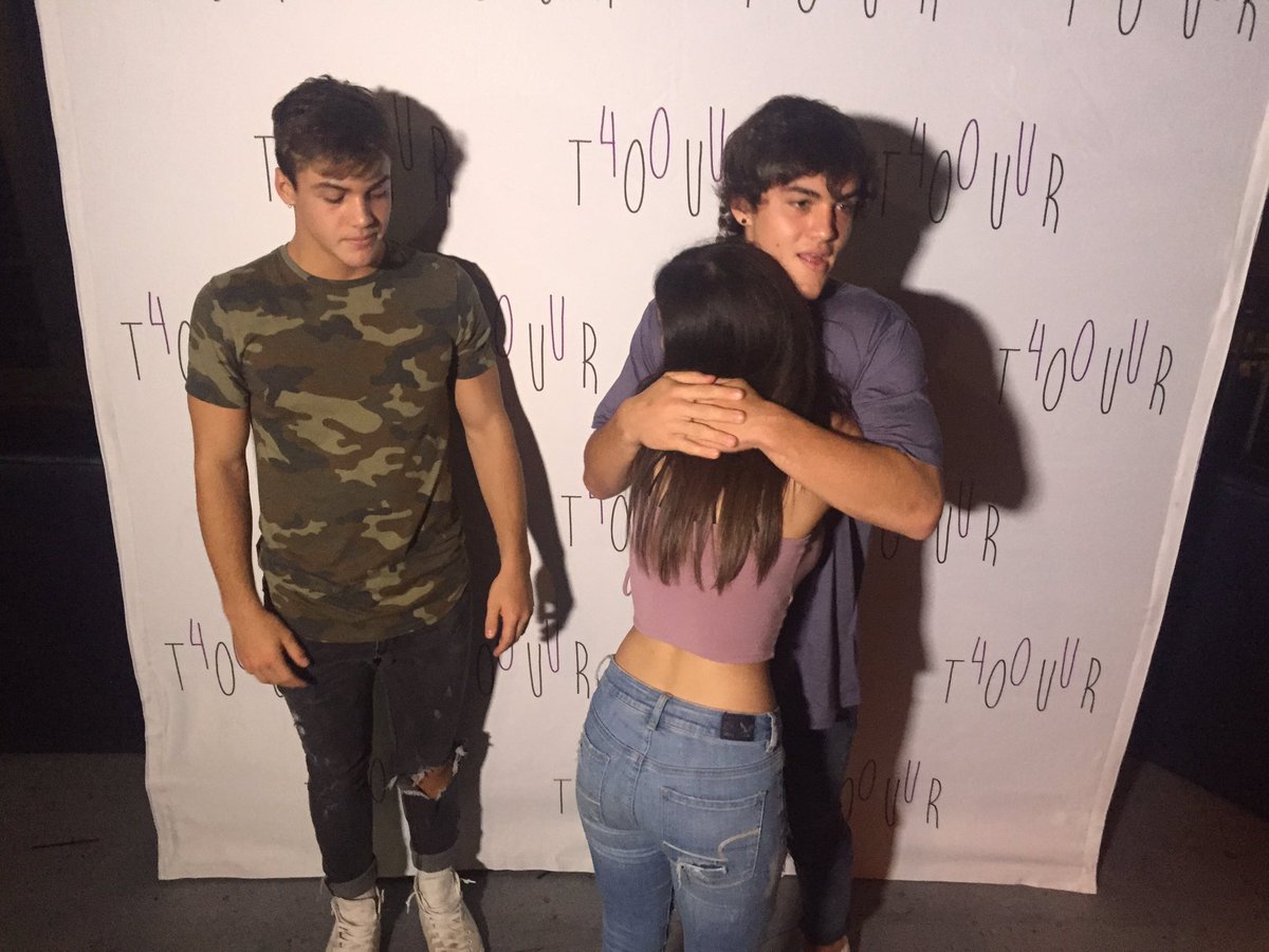 kmgdancer101's tweet photo. so worth the 6 hand a half hour drive💗i love you both so much and so glad I got to meet you again💕thank you💜 https://t.co/tXmhqgOPTj