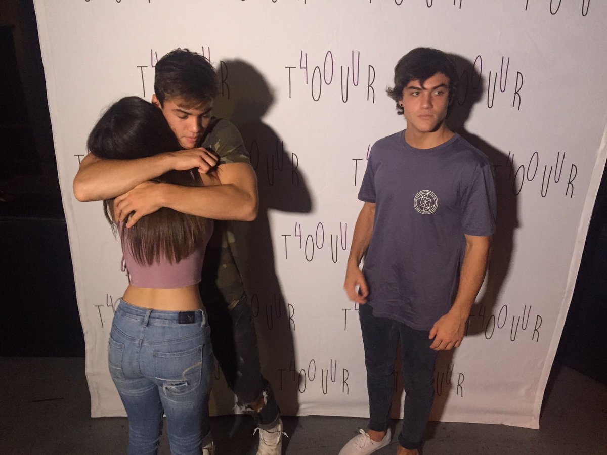 kmgdancer101's tweet photo. so worth the 6 hand a half hour drive💗i love you both so much and so glad I got to meet you again💕thank you💜 https://t.co/tXmhqgOPTj