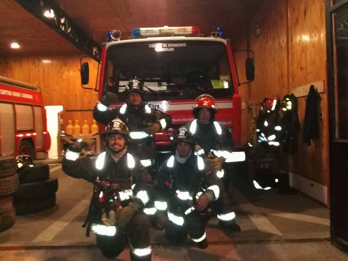 GNMiguelBauDiaz's tweet photo. Guardia nocturna de la @SegundaQueilen constituida, al mando sr capitán, mas 4 Bomberos. @centralcbg @CBQUEILEN https://t.co/pf6qZkievI