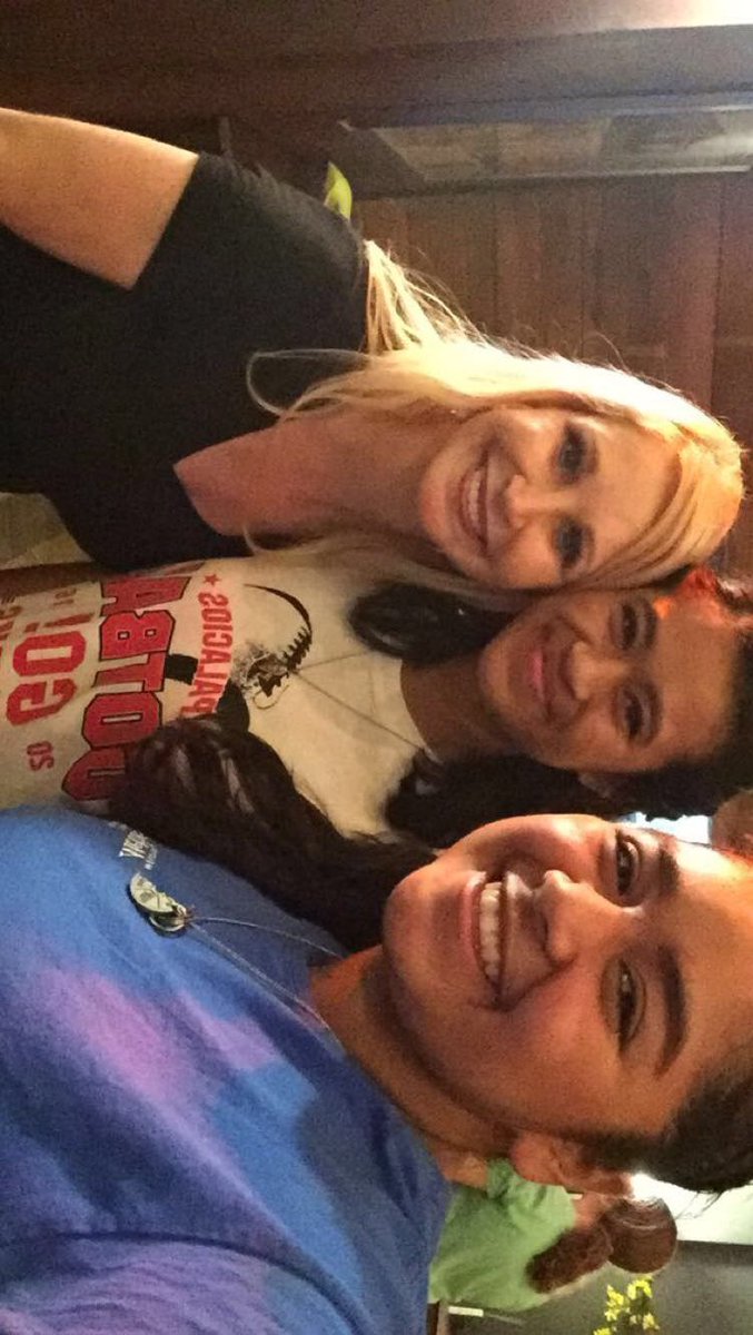 KarinaLizette9's tweet photo. Met @DebraGeorge today. 😊 #Lit2016 was so great 💜 https://t.co/oAFvoT5Kx6