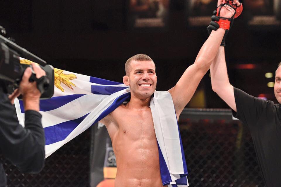 ATAPocitosMA's tweet photo. @gastonreyno le gano a L. J. Hermreck por nocáut técnico en el 3er round!
#atauruguay #mma #bellator #mmabellator https://t.co/tzLxGmKCFD