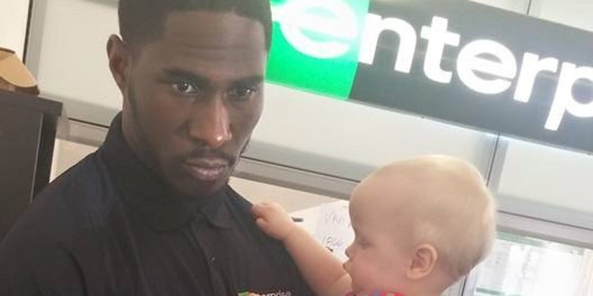HuffPostFamily's tweet photo. An Enterprise worker’s act of kindness has the internet swooning: https://t.co/OjPluTKYxu https://t.co/hCK2ZbX10w
