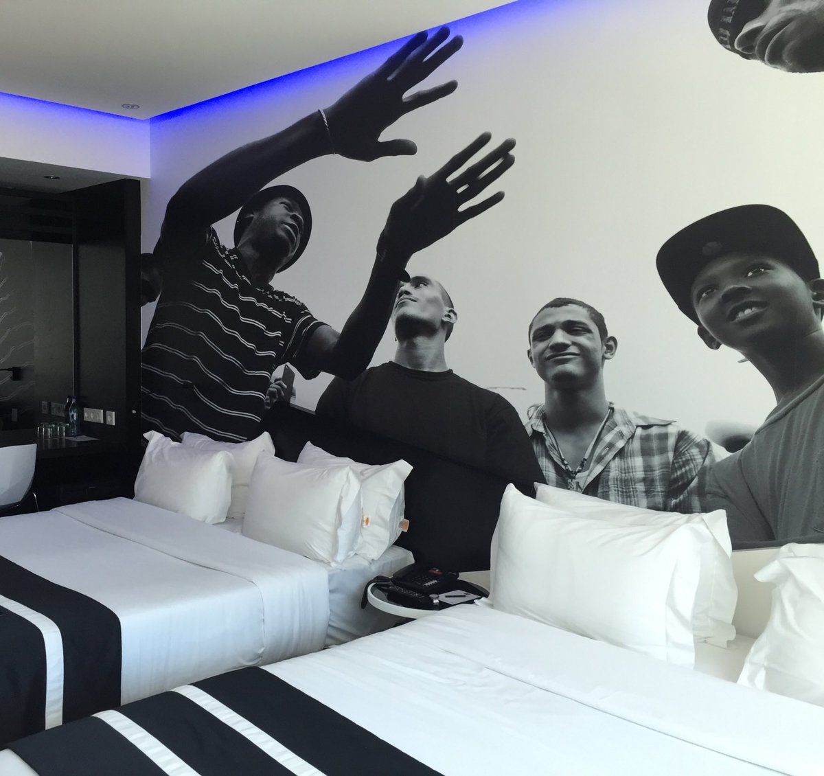 mhunterdesigns's tweet photo. Love when design impresses me #vinyl mural in bedrooms #loveit we can produce your wall finish #good quality pict https://t.co/6WP9KRelME