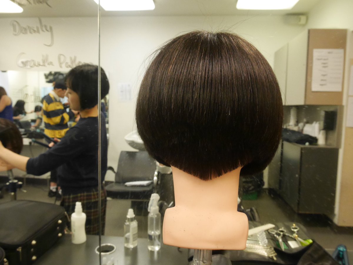 大原一晟 オオハライッセイ Garte このまえのグラデーションボブのカットの展開図です Sassoonは展開図の書き方にも決まりがあってこのように書きます