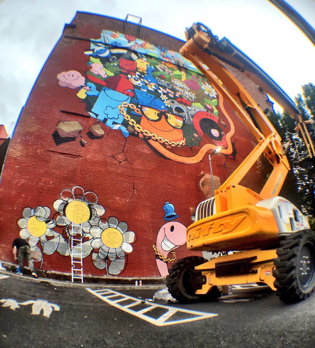 Upfest's tweet photo. When a work of #art just keeps on giving @cheograff @MrMenOfficial #upfest2016 #mrgraff https://t.co/KggVqTfNC5
