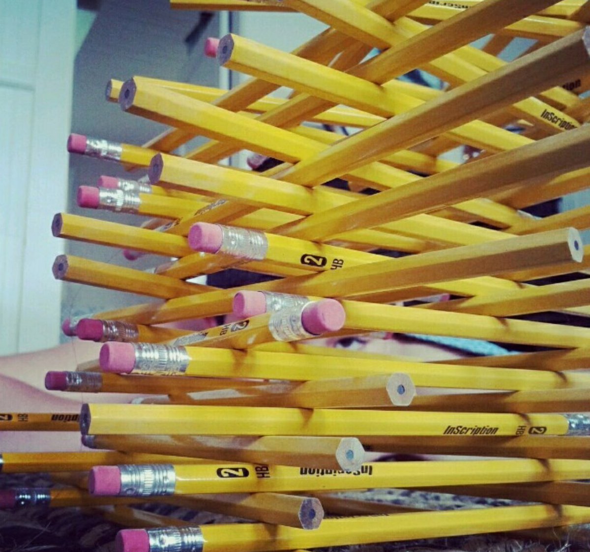 HwnRoots76's tweet photo. My son peeking through unused pencils #SethKJWhite #RG76RE #Hawaii 2015 @HwnRoots76 https://t.co/aJ6MZnEw7g