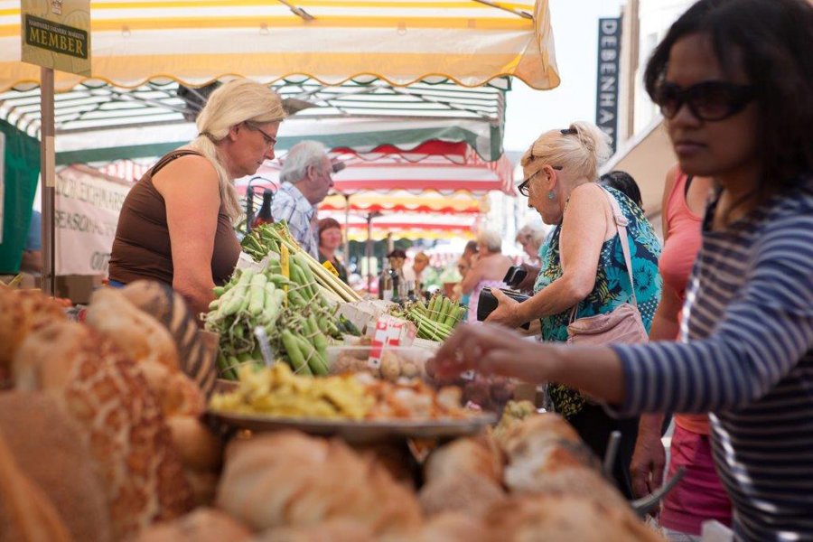 SotonEvents's tweet photo. Pop along to #GuildhallSquare today to savour the delights of the @HantsFarmersMkt - https://t.co/EdsTjSiwQu https://t.co/PLyBXzUj4Q