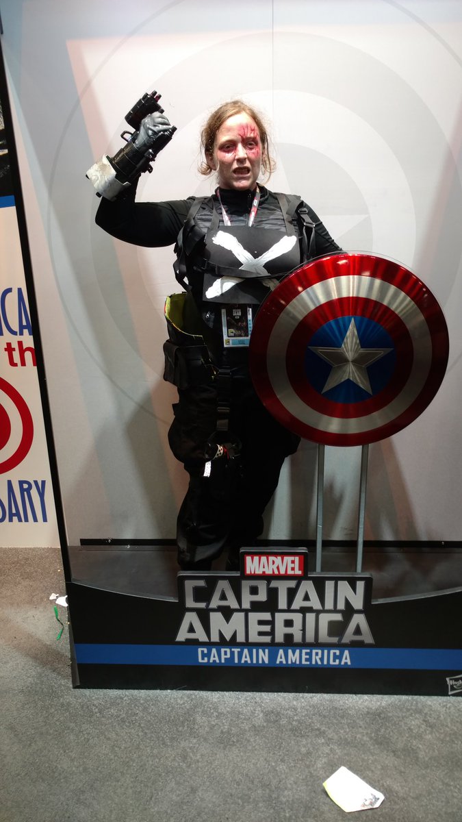 CarolyninFandom's tweet photo. The rightful cap should be #CrossBones! #cap75hasbro #MarvelSDCC #SSCC2016 https://t.co/KgVgDGqi97