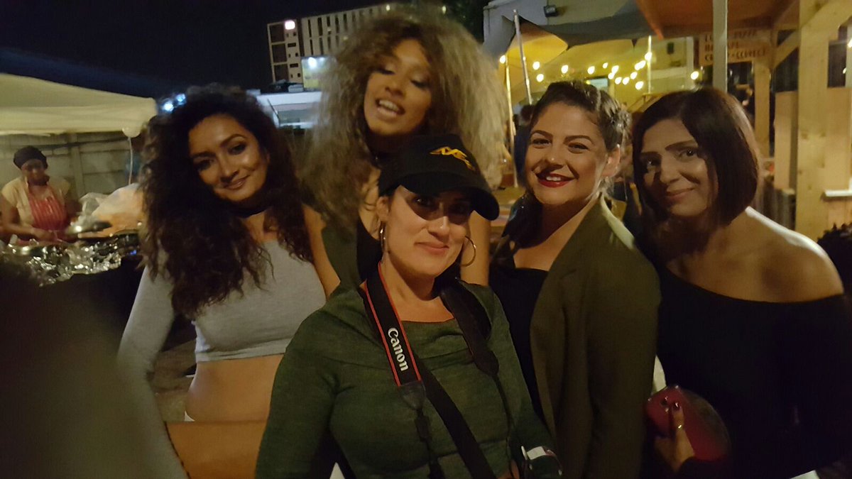 #axefmreunion #axefm .<a href="/lisavalentinos/">lisa tomeo</a>