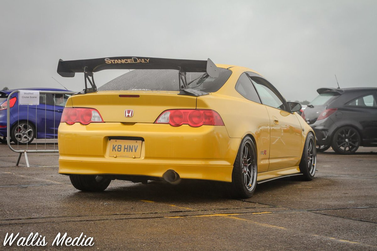 stancedaily's tweet photo. Our yellow dc5 https://t.co/BhqiLIEA88
